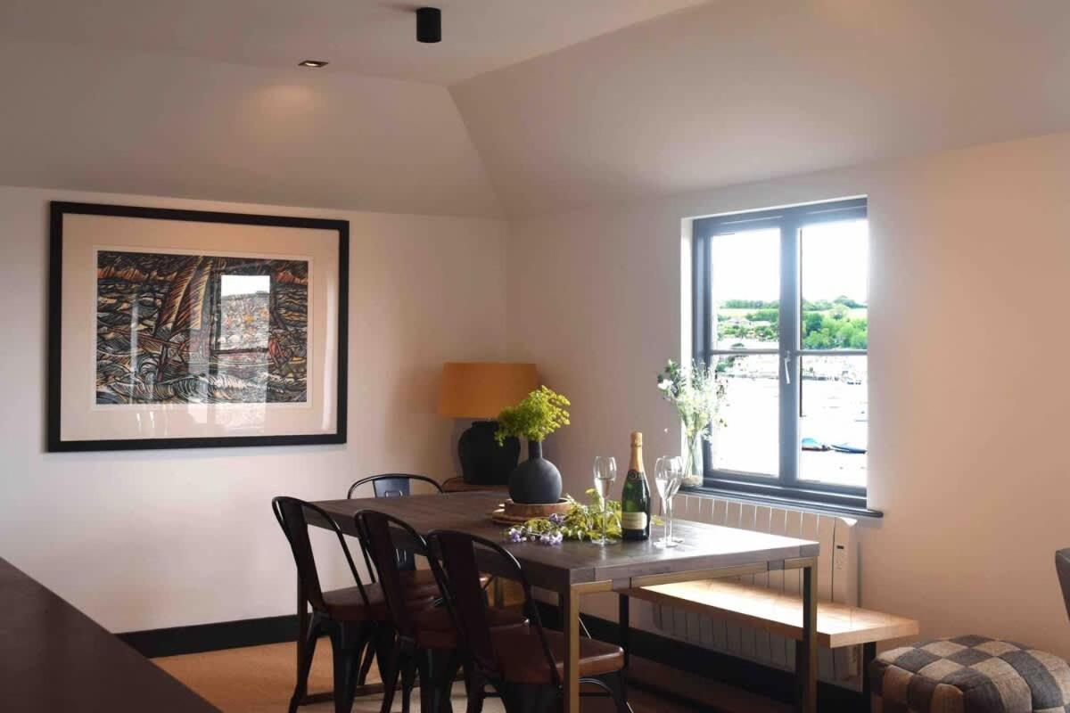 Stunning Waterfront Apartment With Spectacular Views & Parking At 'Captains Loft' Falmouth Kültér fotó